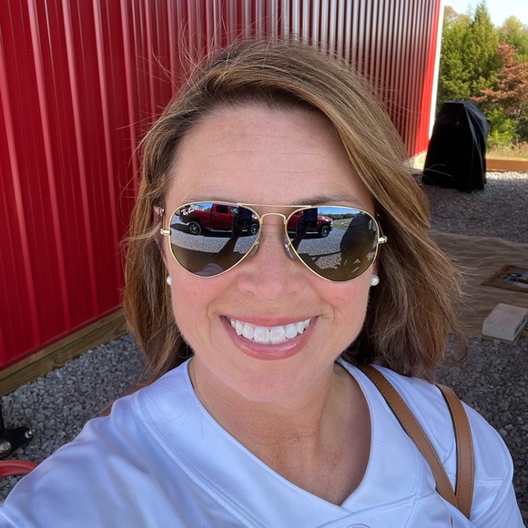 Meet your Posher, Jennifer - Picture 1 of 1